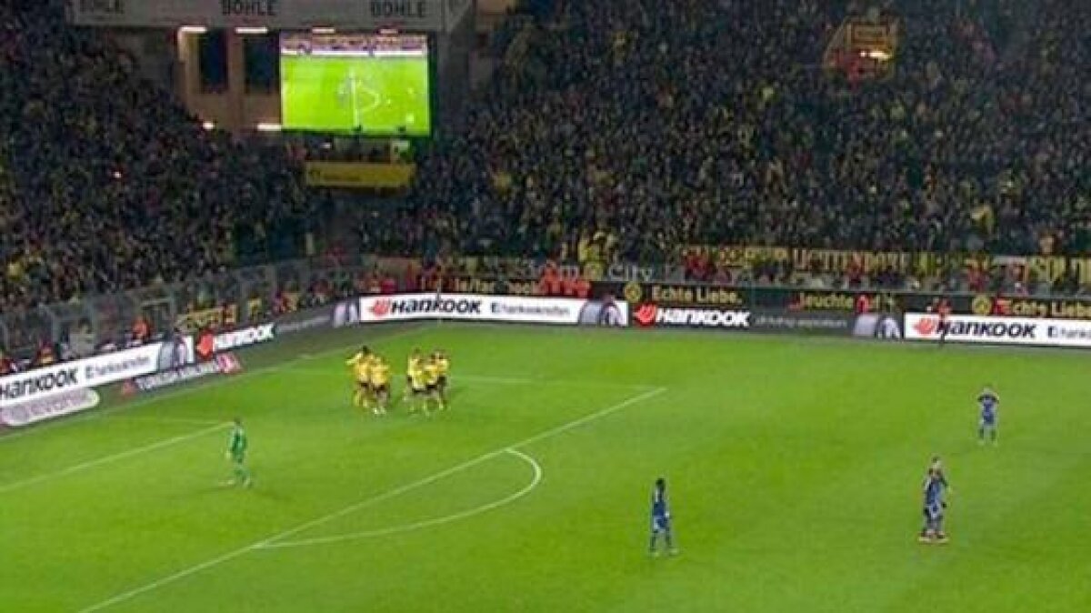 VIDEO Reluarea pe tabelă a unui gol înscris din ofsaid la Dortmund - Ingolstadt l-a împiedicat pe arbitru să-l anuleze: ”Ne alergau fanii!”