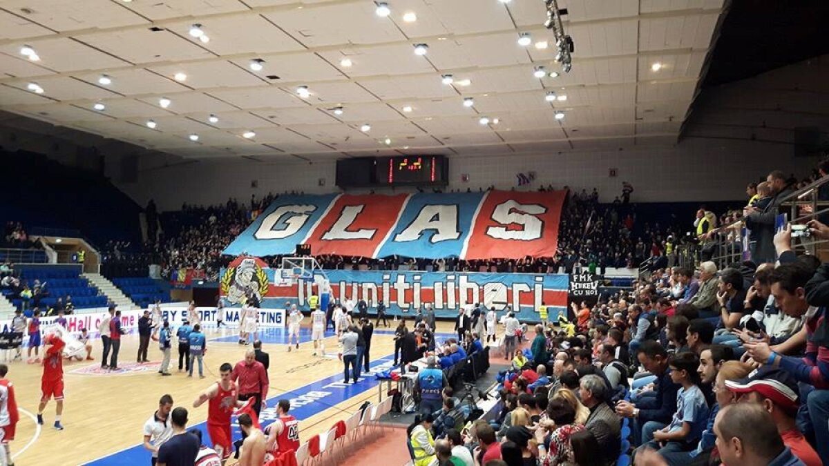 VIDEO + FOTO Au renunţat la fotbal pentru baschet! Show făcut de galeria Stelei la derby-ul cu Dinamo