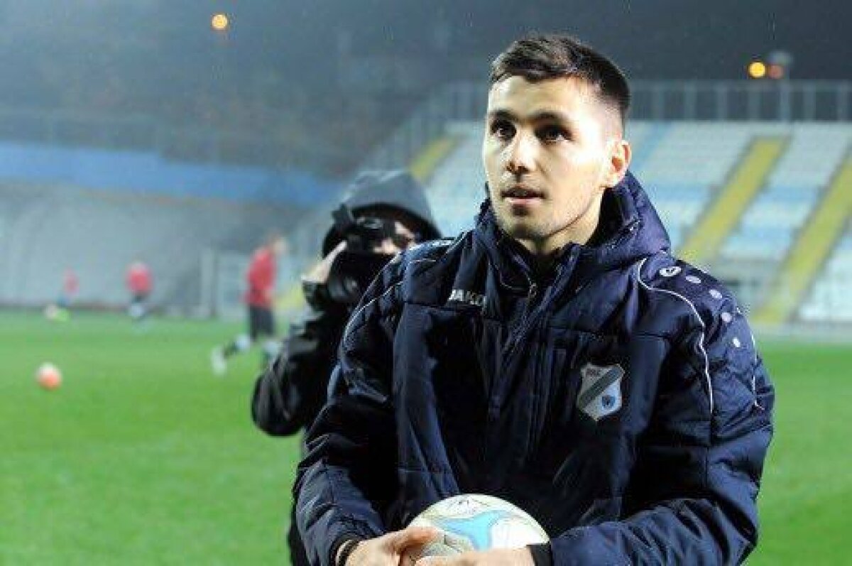 EXCLUSIV FOTO Unul dintre cei mai în formă jucători români a semnat cu noua sa formație » A fost prezentat ca la marile cluburi din Europa