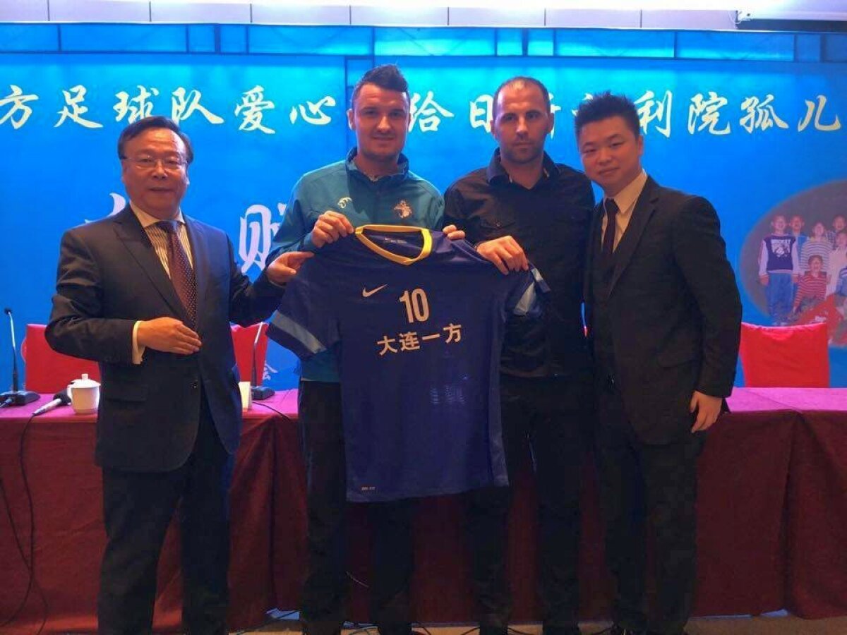 FOTO Primele imagini cu Budescu în China » Ce număr va purta românul la noua sa formație