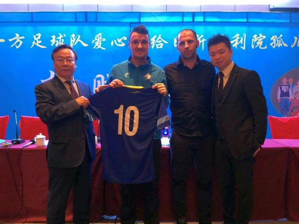 FOTO Primele imagini cu Budescu în China » Ce număr va purta românul la noua sa formație