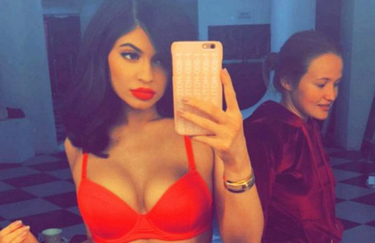 Kylie Jenner, selfie incendiar pe Instagram. Un detaliu a creat însă rumoare în rîndul fanilor