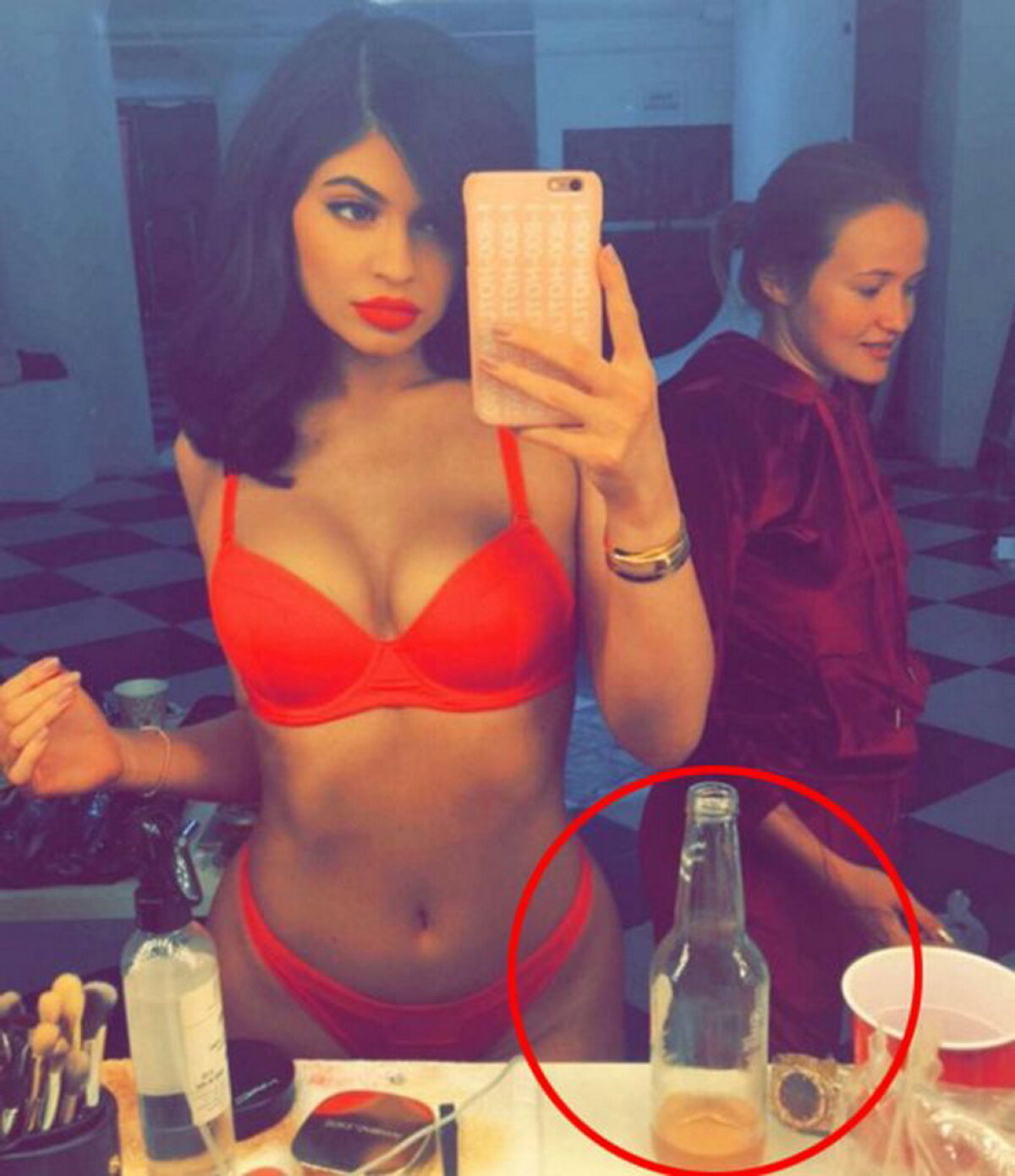 Kylie Jenner, selfie incendiar pe Instagram. Un detaliu a creat însă rumoare în rîndul fanilor