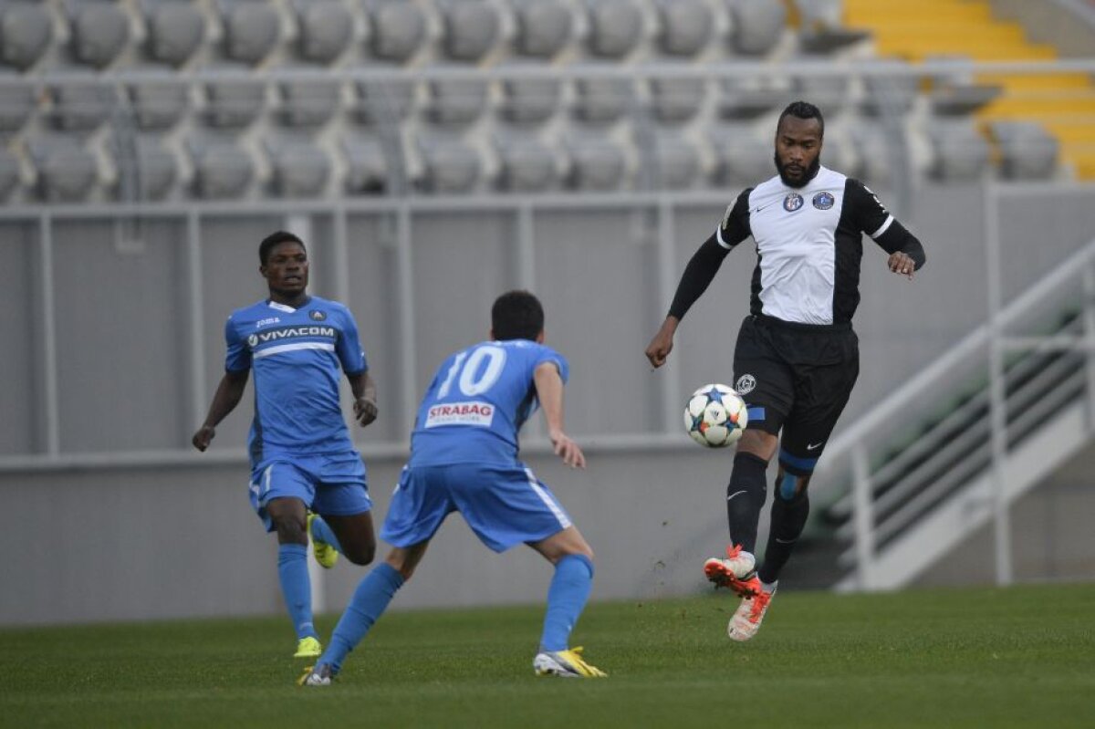 FOTO + VIDEO Hagi, plin de nervi la amicalul cu Levski » A fost eliminat, dar a refuzat să plece de pe bancă!