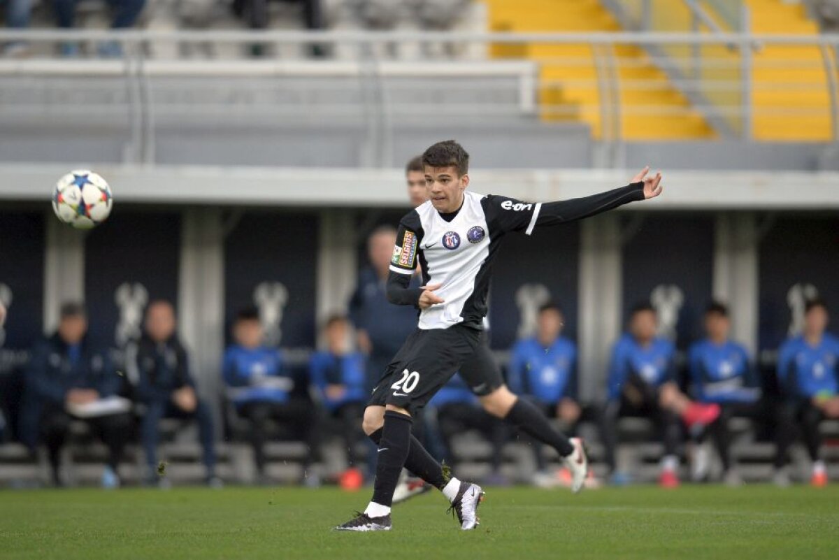 FOTO + VIDEO Hagi, plin de nervi la amicalul cu Levski » A fost eliminat, dar a refuzat să plece de pe bancă!