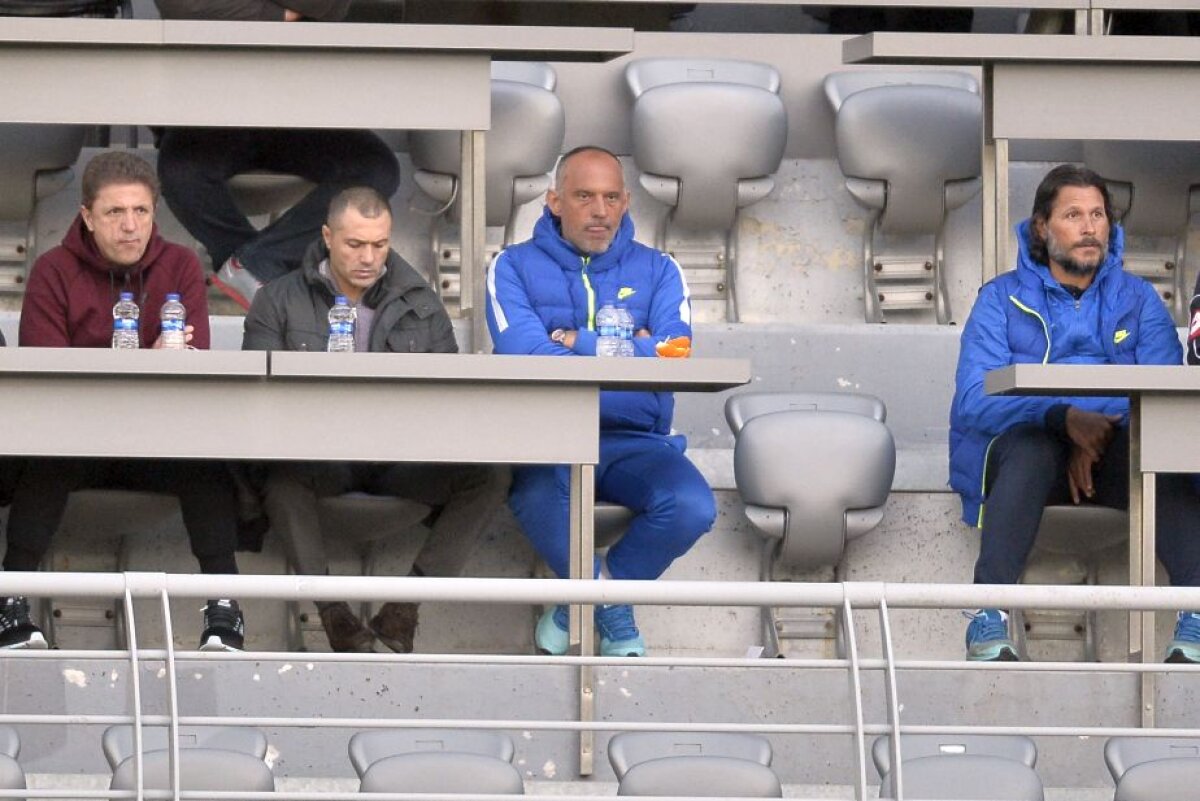 FOTO + VIDEO Hagi, plin de nervi la amicalul cu Levski » A fost eliminat, dar a refuzat să plece de pe bancă!