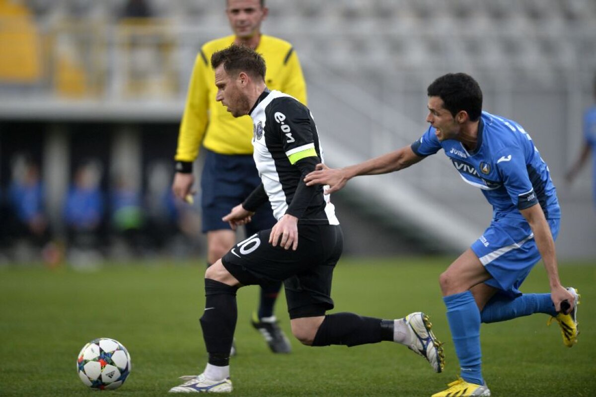 FOTO + VIDEO Hagi, plin de nervi la amicalul cu Levski » A fost eliminat, dar a refuzat să plece de pe bancă!