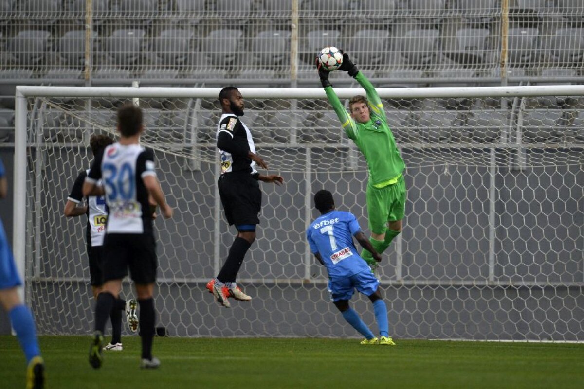 FOTO + VIDEO Hagi, plin de nervi la amicalul cu Levski » A fost eliminat, dar a refuzat să plece de pe bancă!
