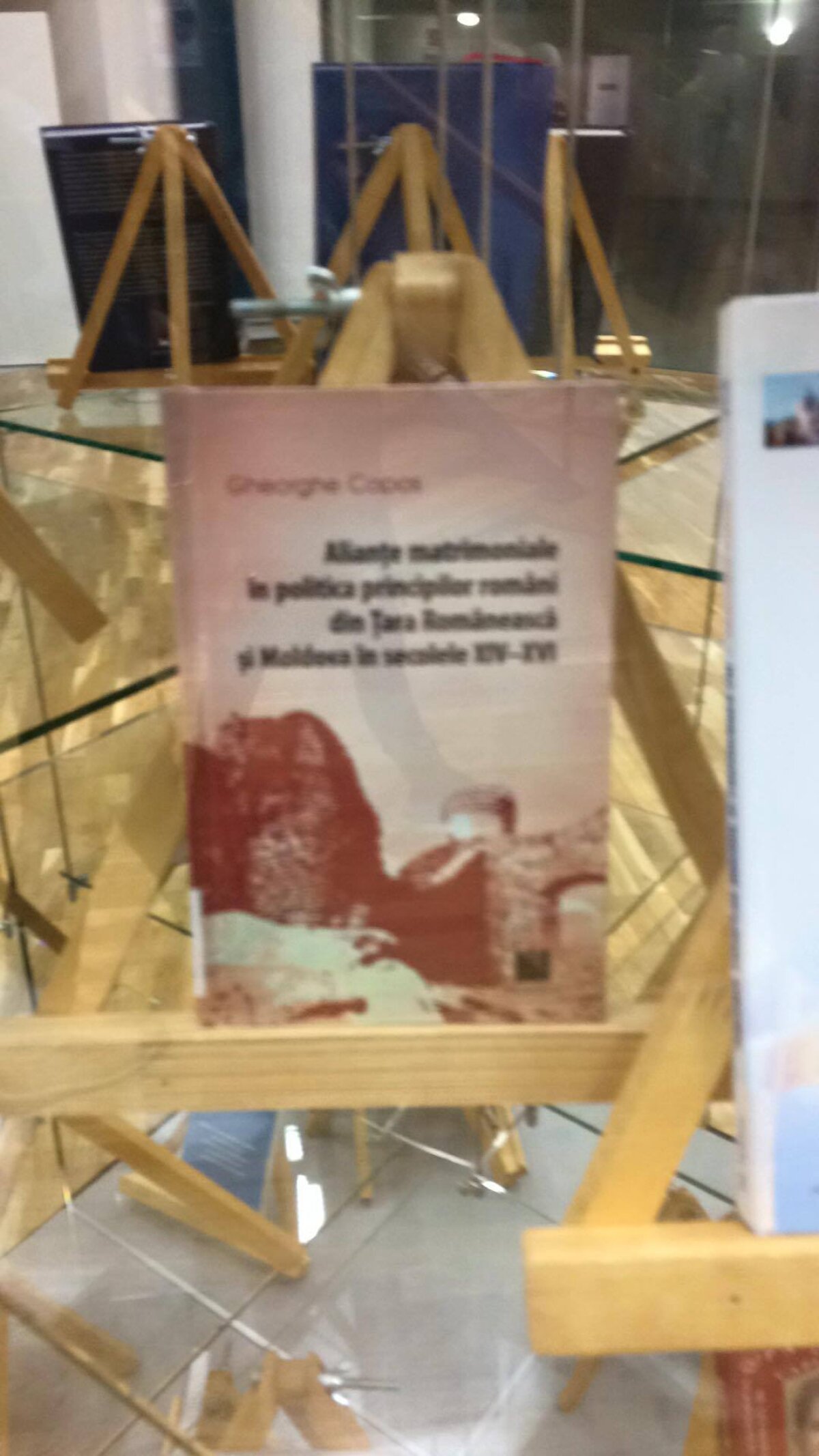 FOTO Cum arată cărțile scrise de Borcea, Copos și Becali » Lucrările sînt expuse la Biblioteca Națională