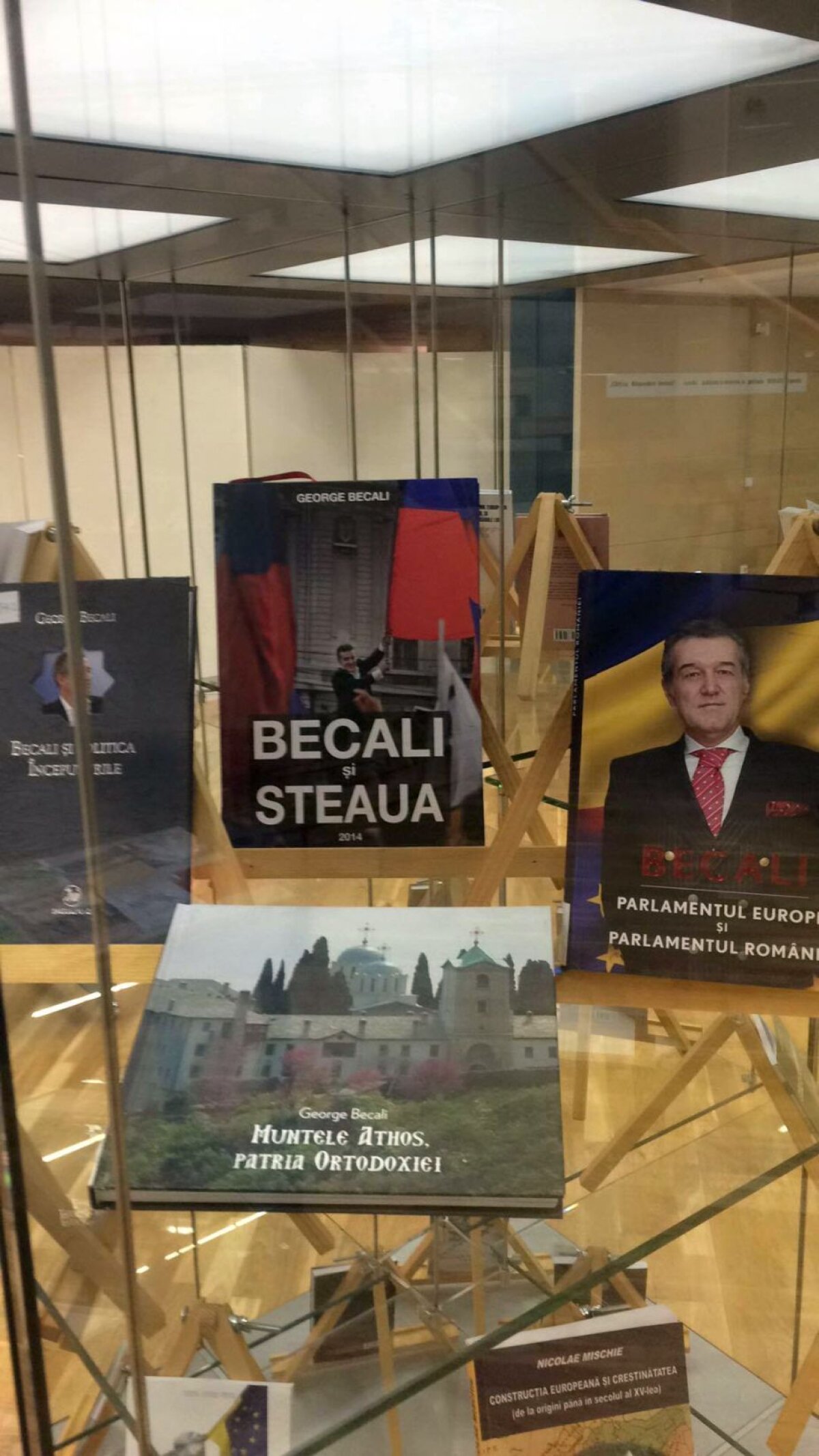 FOTO Cum arată cărțile scrise de Borcea, Copos și Becali » Lucrările sînt expuse la Biblioteca Națională