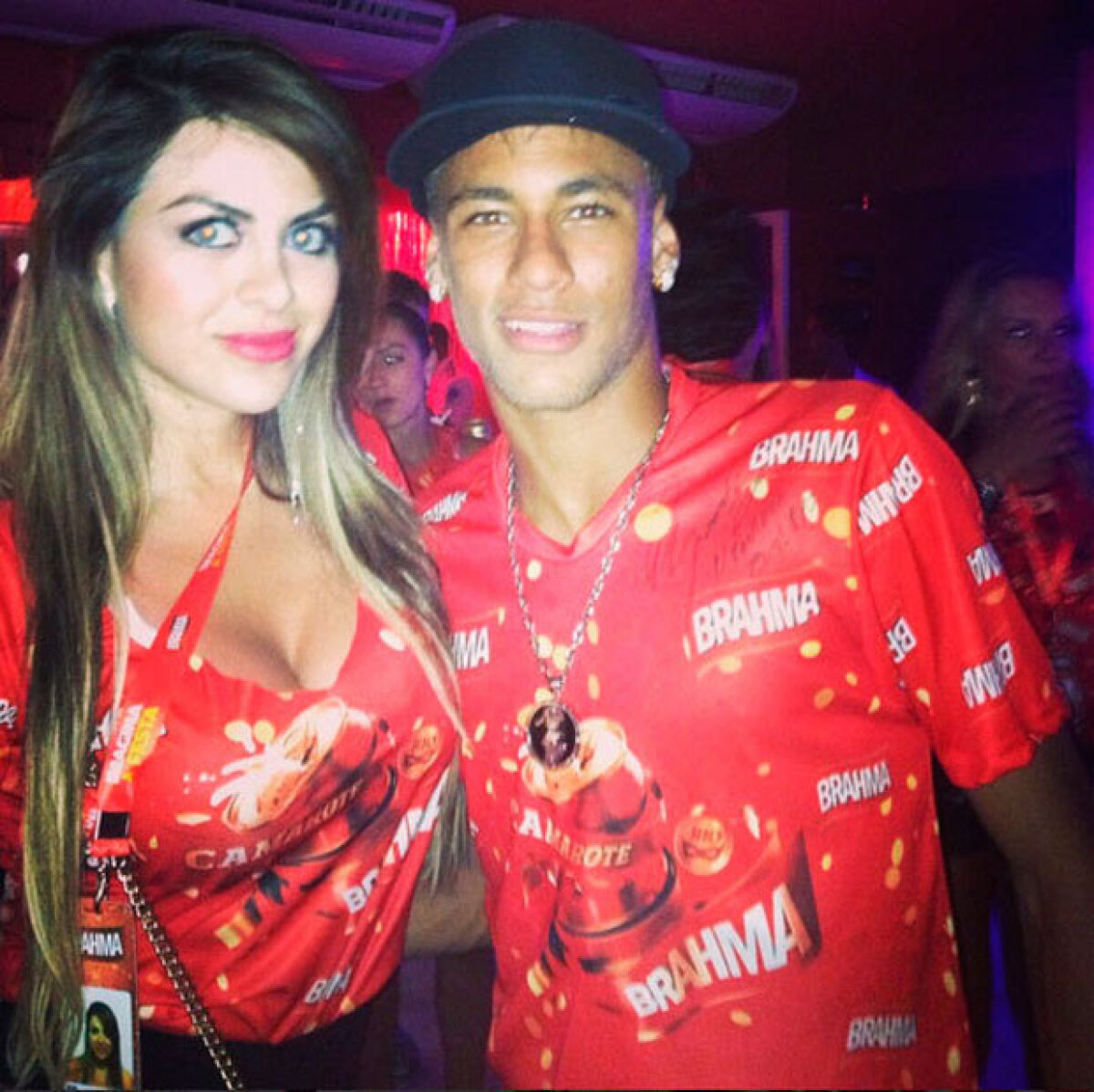 FOTO A apus vremea Evei! Ea e cea mai sexy doctoriță de la o echipă de fotbal