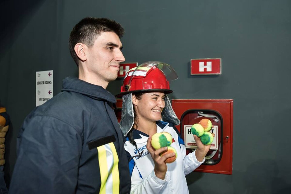 GALERIE FOTO Fetele noastre fac legea » Halep și colegele de Fed Cup, îmbrăcate în uniformă