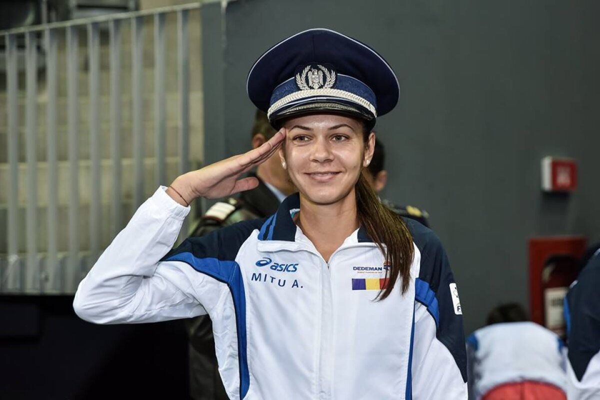 GALERIE FOTO Fetele noastre fac legea » Halep și colegele de Fed Cup, îmbrăcate în uniformă