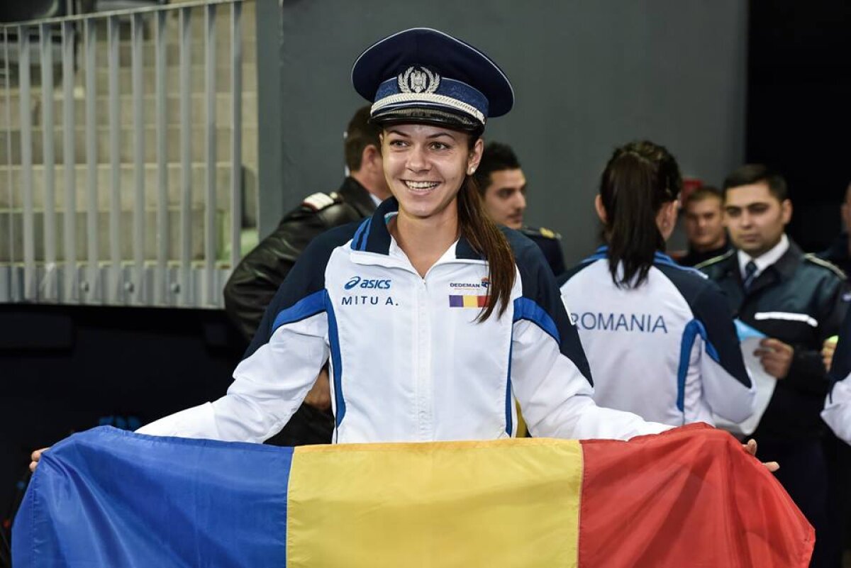 GALERIE FOTO Fetele noastre fac legea » Halep și colegele de Fed Cup, îmbrăcate în uniformă