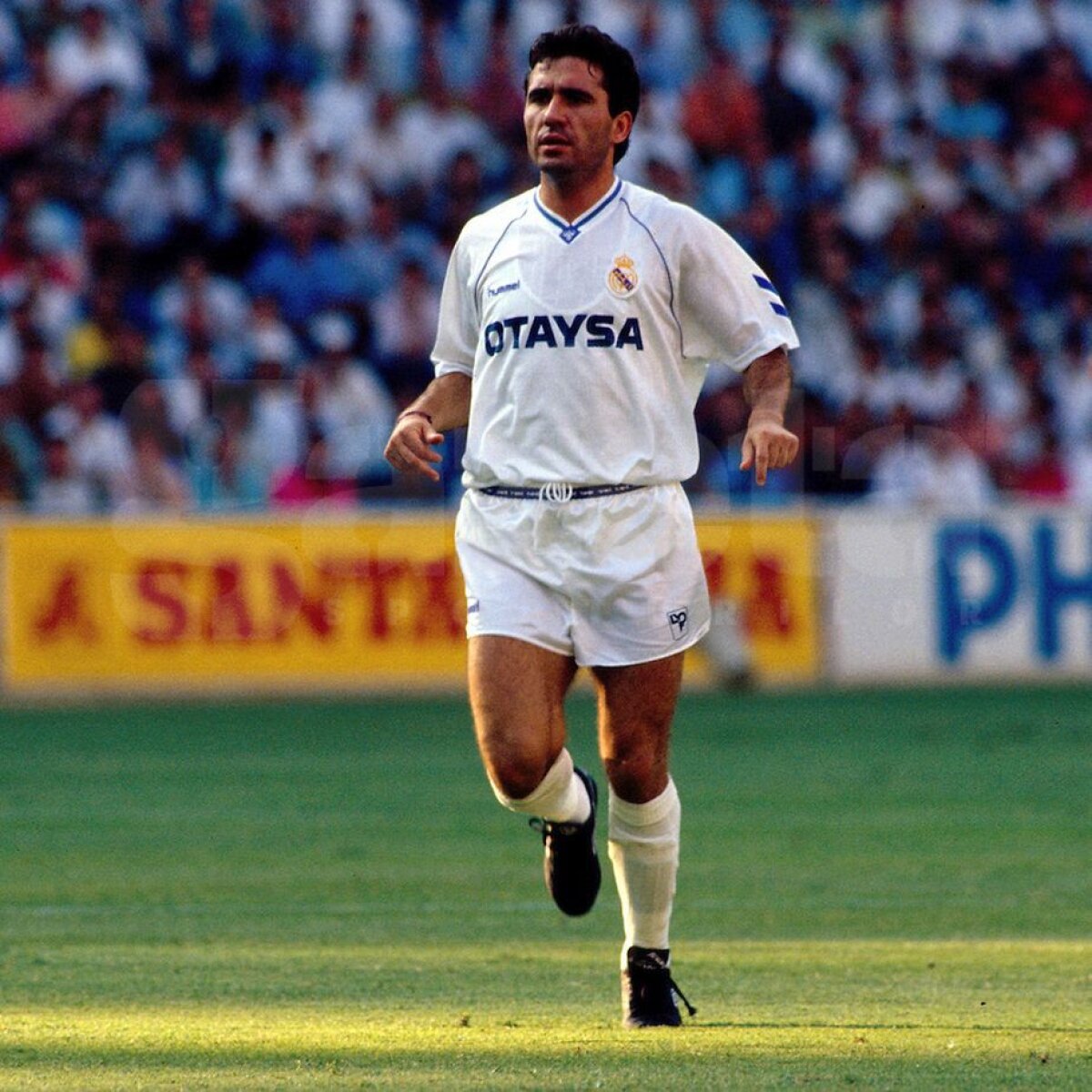 VIDEO Gică Hagi, la 51 de ani! Imagini de colecție cu "Regele" de-a lungul carierei » 10 lucruri inedite pe care puţini le ştiu despre cel mai mare fotbalist român