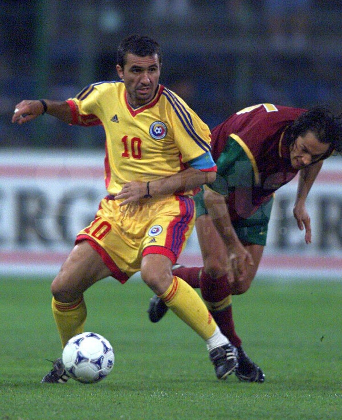 VIDEO Gică Hagi, la 51 de ani! Imagini de colecție cu "Regele" de-a lungul carierei » 10 lucruri inedite pe care puţini le ştiu despre cel mai mare fotbalist român