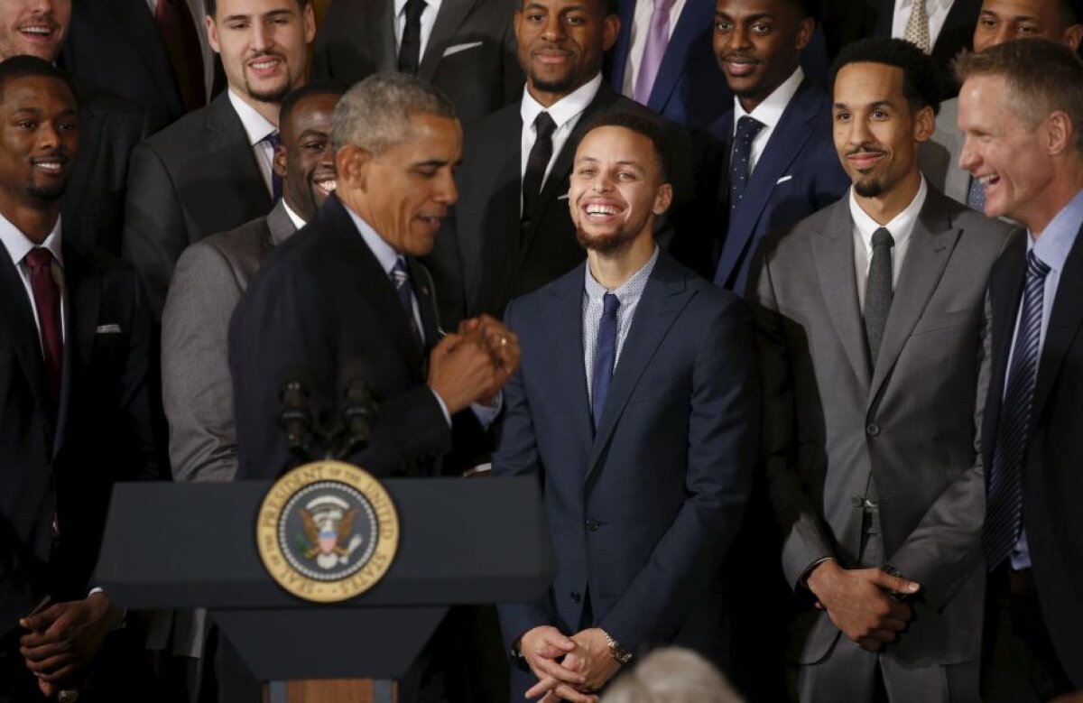 FOTO și VIDEO Obama a primit-o pe Golden State Warriors la Casa Albă » Președintele american a făcut show: l-a imitat pe Curry și a avut un mare regret: "Speram să vină și Riley"