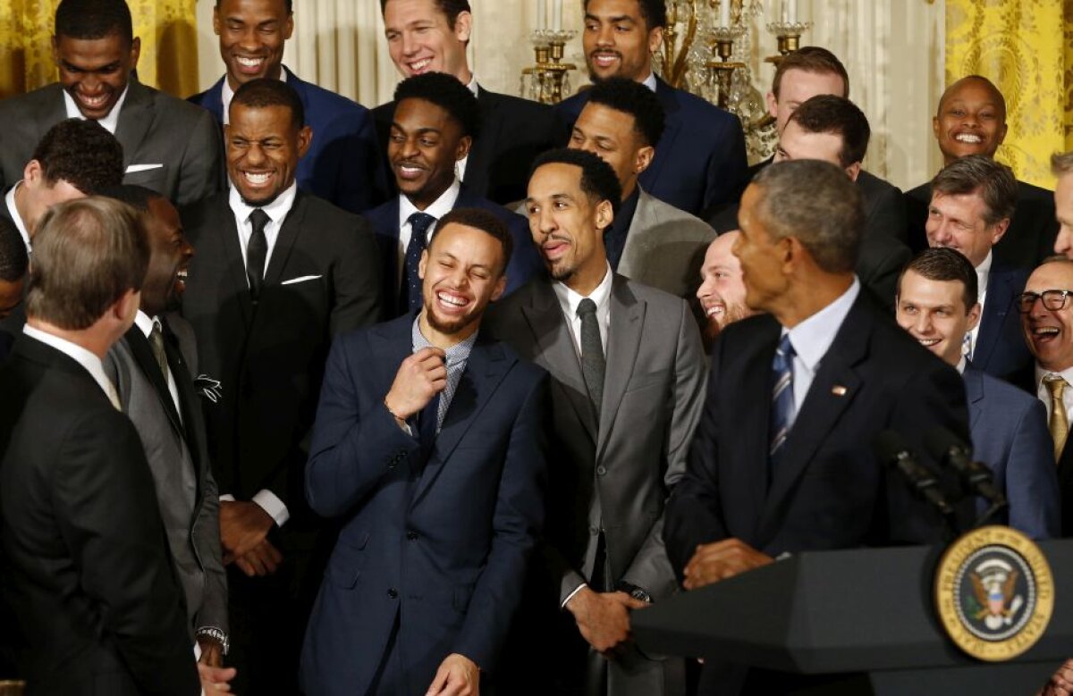 FOTO și VIDEO Obama a primit-o pe Golden State Warriors la Casa Albă » Președintele american a făcut show: l-a imitat pe Curry și a avut un mare regret: "Speram să vină și Riley"