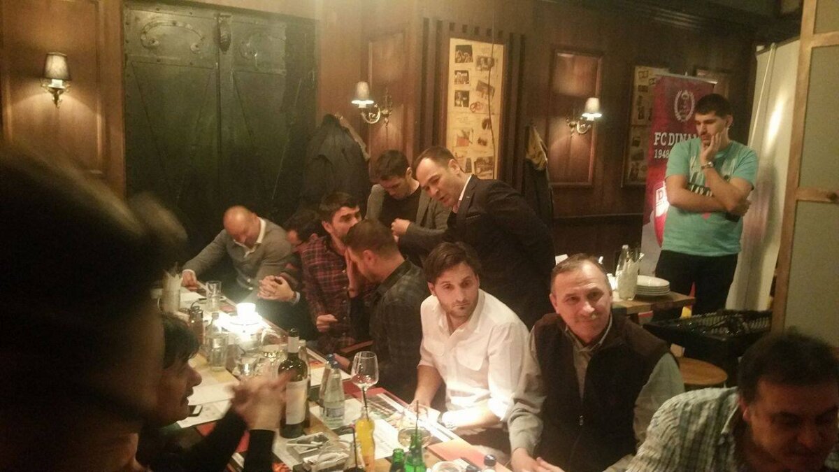 FOTO Gloriile dinamoviste și jucătorii "cîinilor" au luat masa împreună » Negoiță, discuție aprinsă cu Mihalcea