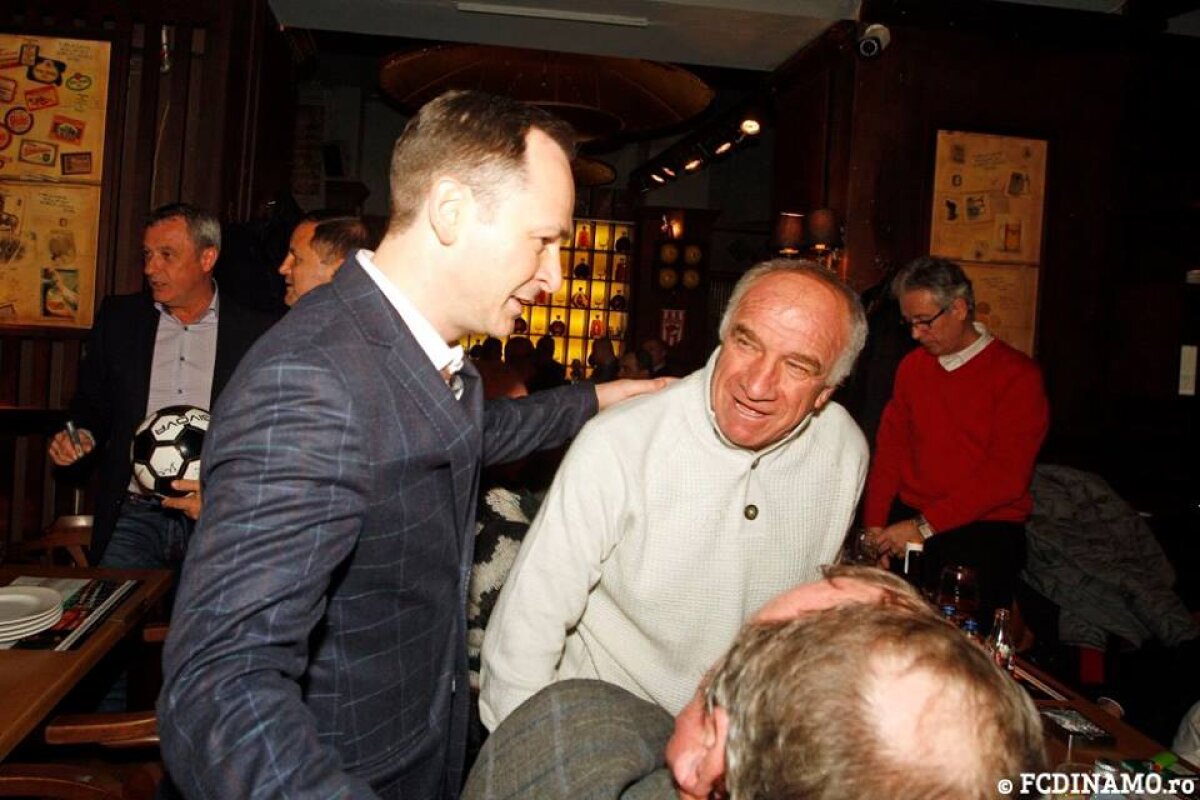 FOTO Gloriile dinamoviste și jucătorii "cîinilor" au luat masa împreună » Negoiță, discuție aprinsă cu Mihalcea