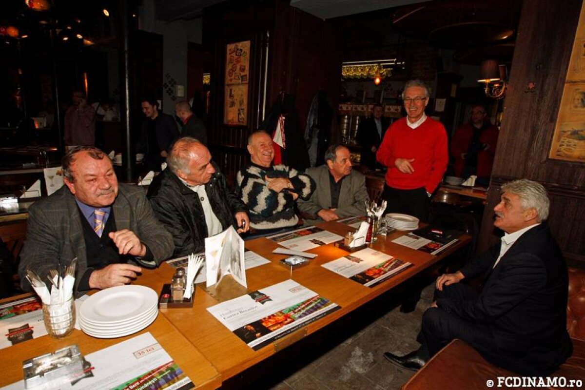 FOTO Gloriile dinamoviste și jucătorii "cîinilor" au luat masa împreună » Negoiță, discuție aprinsă cu Mihalcea