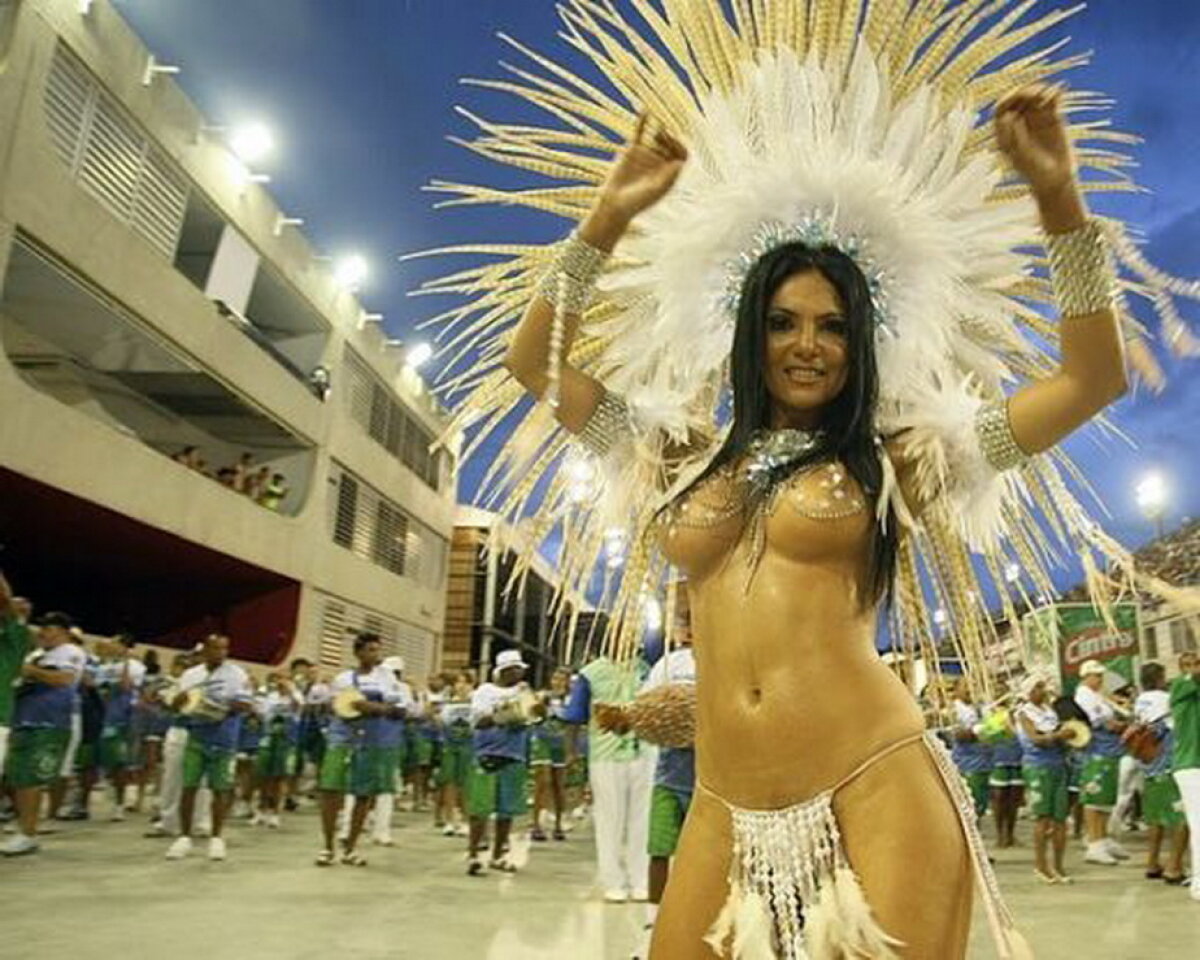GALERIE FOTO » A început carnavalul de la Rio! Au fost împărțite 5 milioane de prezervative