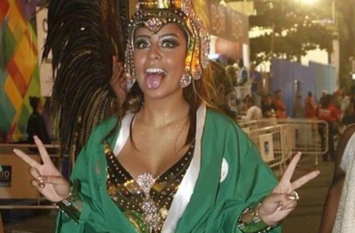 VIDEO Sora lui Neymar a făcut senzație la Carnavalul de la Rio » Dans senzual pe o minge de fotbal