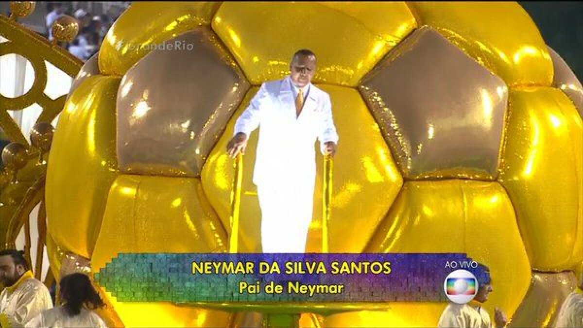 VIDEO Sora lui Neymar a făcut senzație la Carnavalul de la Rio » Dans senzual pe o minge de fotbal