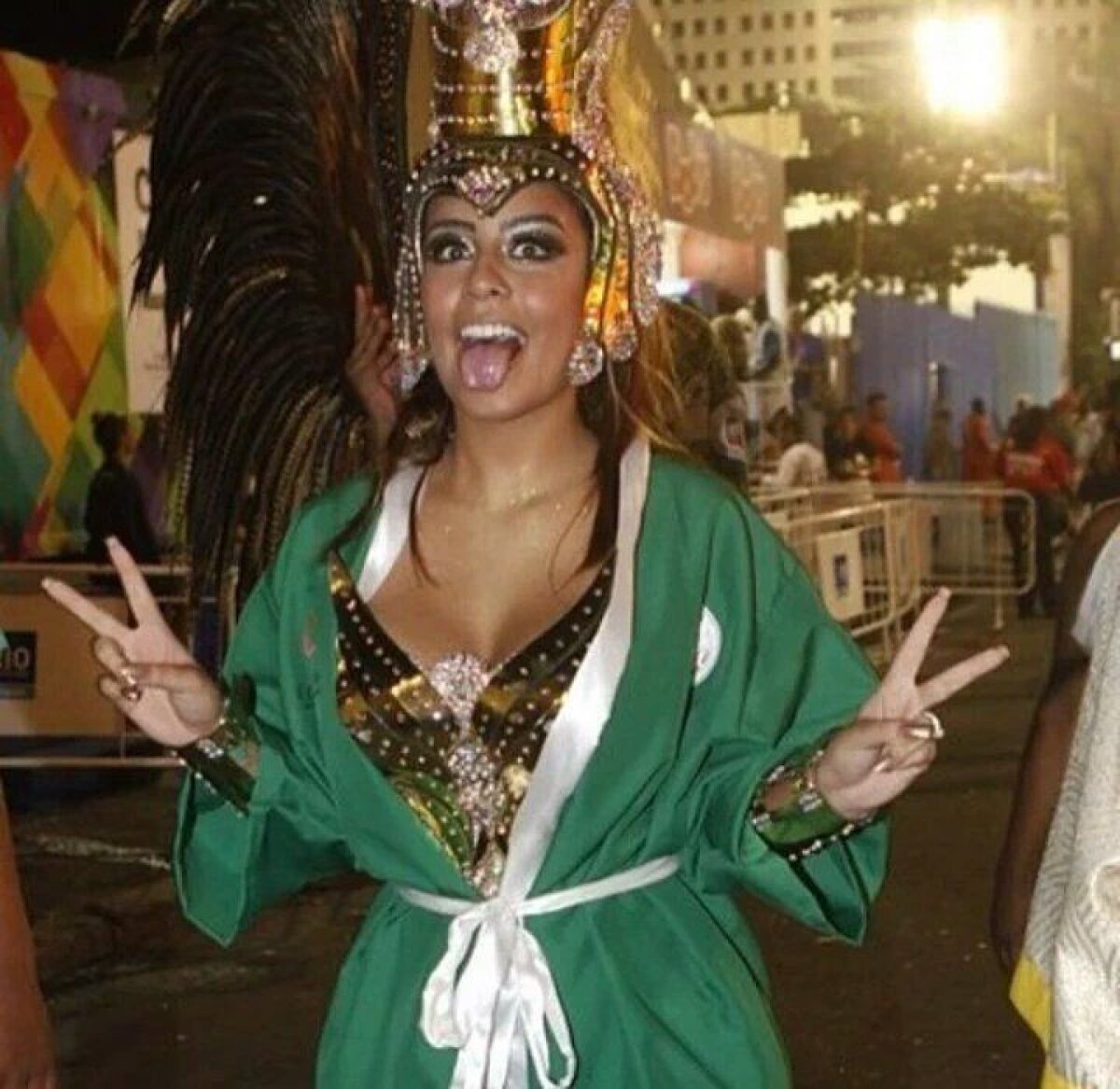 VIDEO Sora lui Neymar a făcut senzație la Carnavalul de la Rio » Dans senzual pe o minge de fotbal