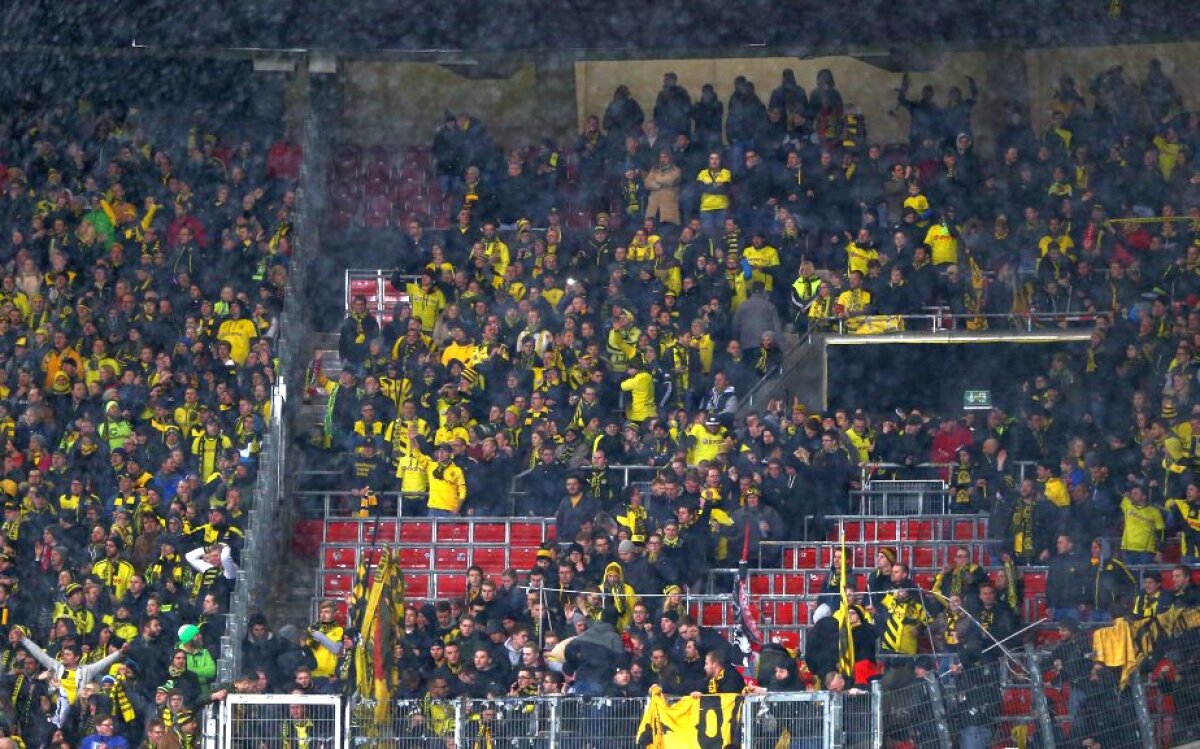 VIDEO Unici şi la nemulţumiri! Protest inedit al fanilor lui Dortmund! 