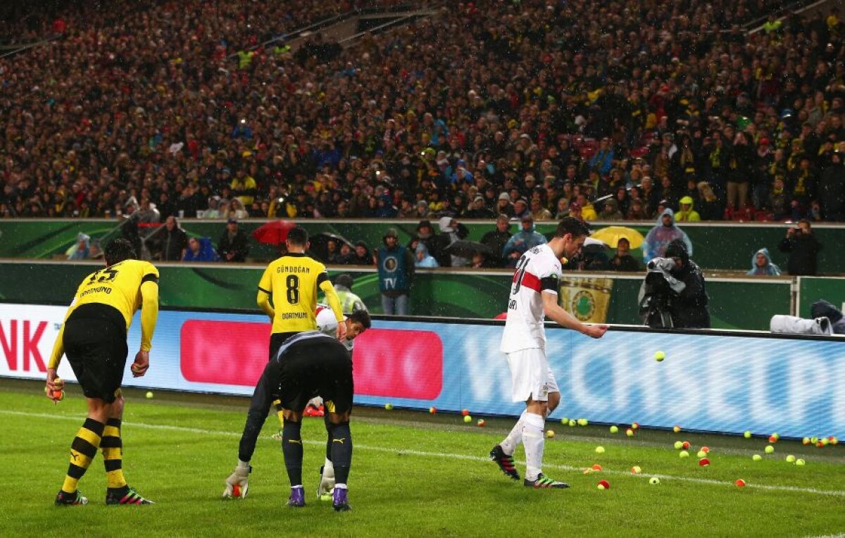 VIDEO Unici şi la nemulţumiri! Protest inedit al fanilor lui Dortmund! 