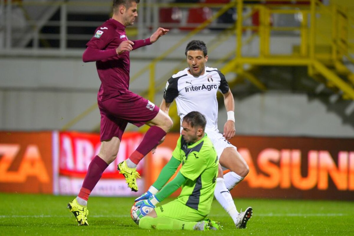 VIDEO Gol de cascadorii rîsului în Astra - CFR Cluj » Șumudică a sărit de pe bancă
