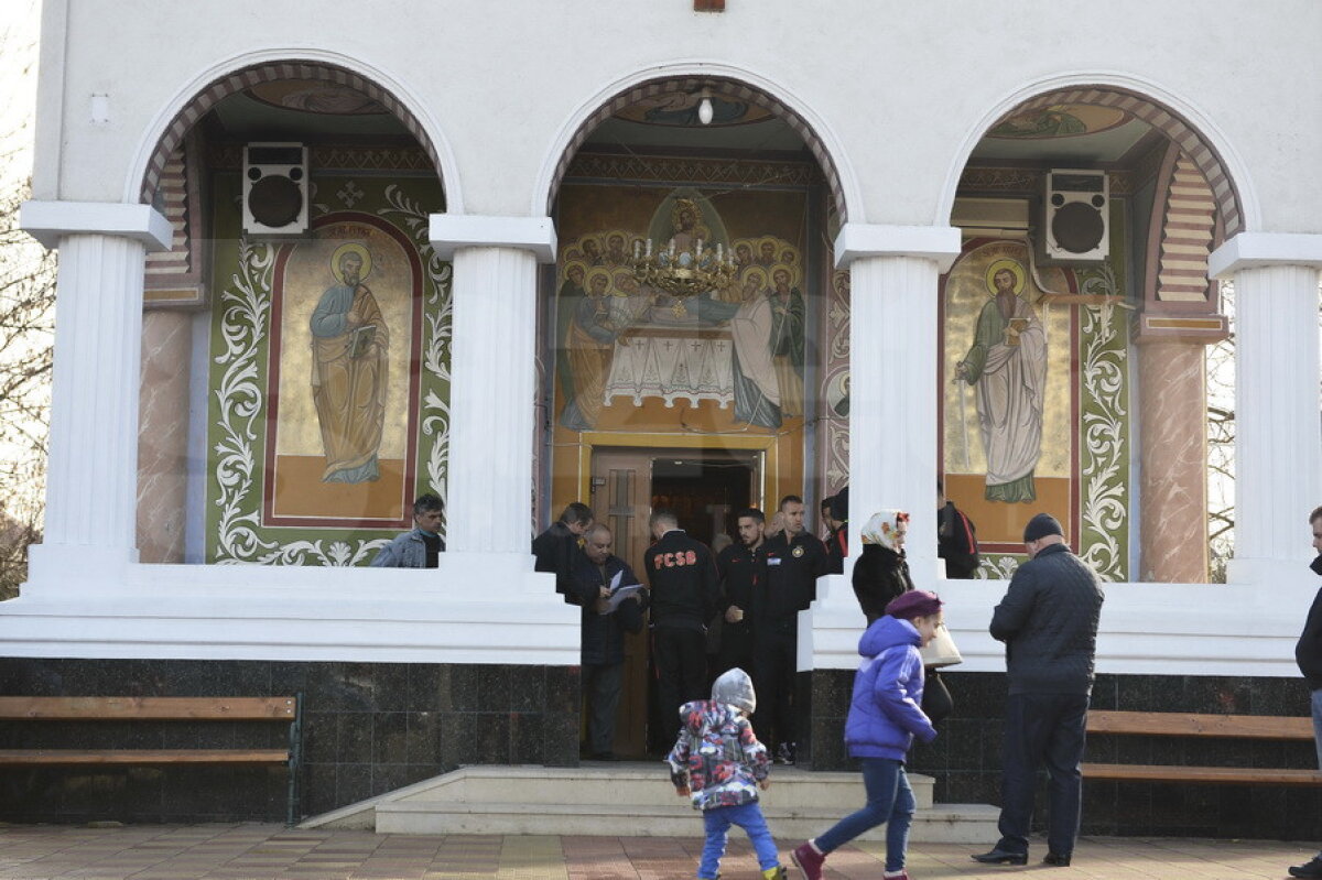 GALERIE FOTO + VIDEO Nu l-au lăsat singur pe Tamaș » Toată echipa Stelei a mers azi la biserică » Reacția lui Gigi Becali