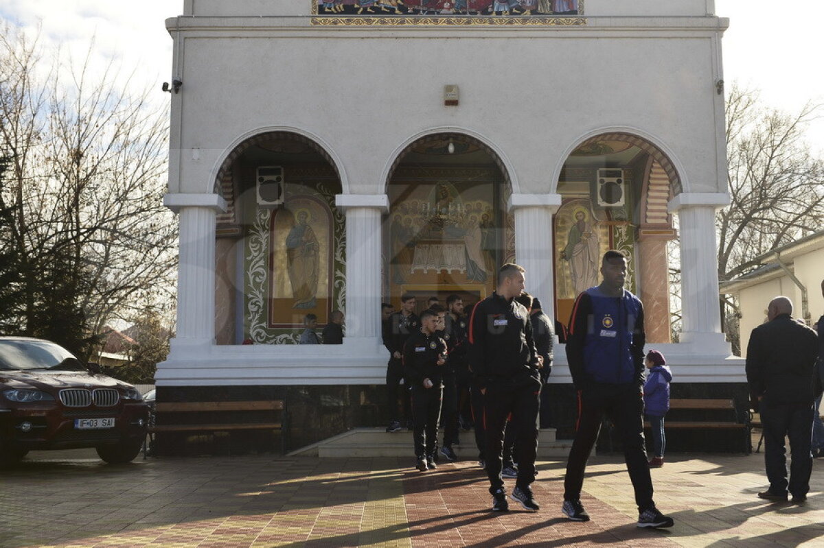 GALERIE FOTO + VIDEO Nu l-au lăsat singur pe Tamaș » Toată echipa Stelei a mers azi la biserică » Reacția lui Gigi Becali