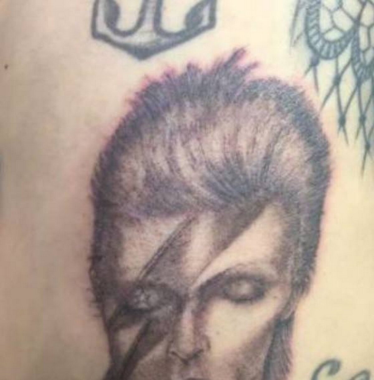 Lady Gaga şi-a făcut tatuaj cu David Bowie