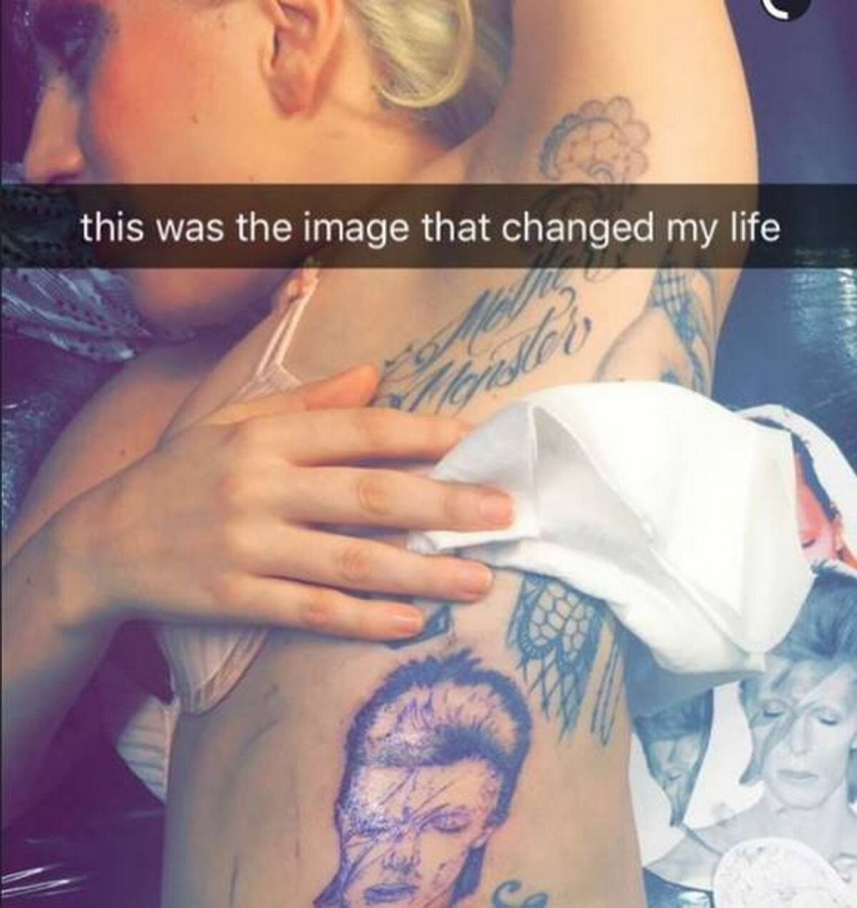 Lady Gaga şi-a făcut tatuaj cu David Bowie
