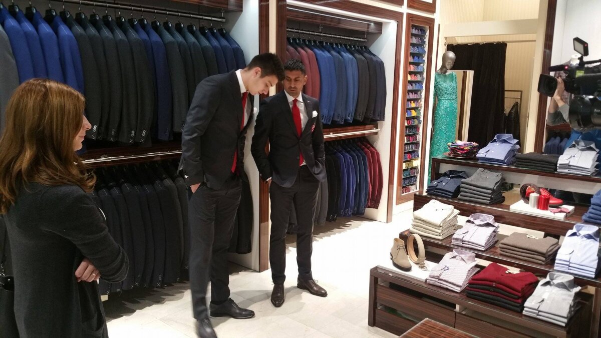 FOTO "Câinii" în haine noi » Dinamo a semnat azi un contract care o face să arate ca echipele mari