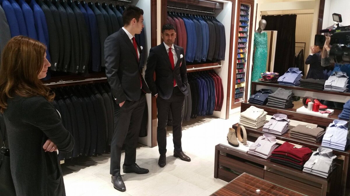 FOTO "Câinii" în haine noi » Dinamo a semnat azi un contract care o face să arate ca echipele mari