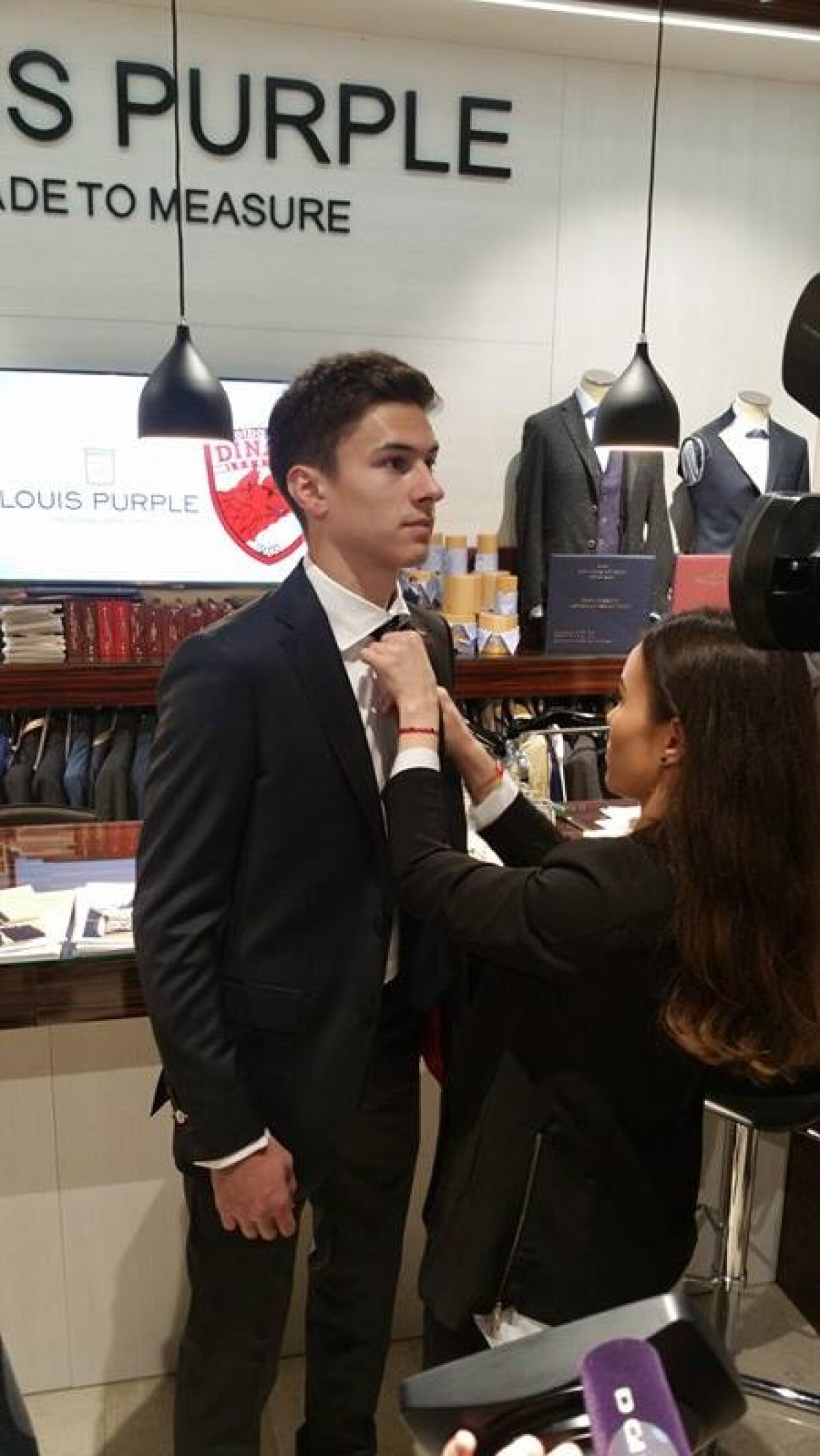 FOTO "Câinii" în haine noi » Dinamo a semnat azi un contract care o face să arate ca echipele mari