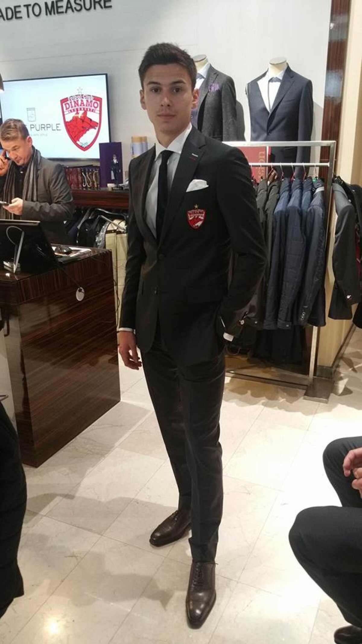 FOTO "Câinii" în haine noi » Dinamo a semnat azi un contract care o face să arate ca echipele mari