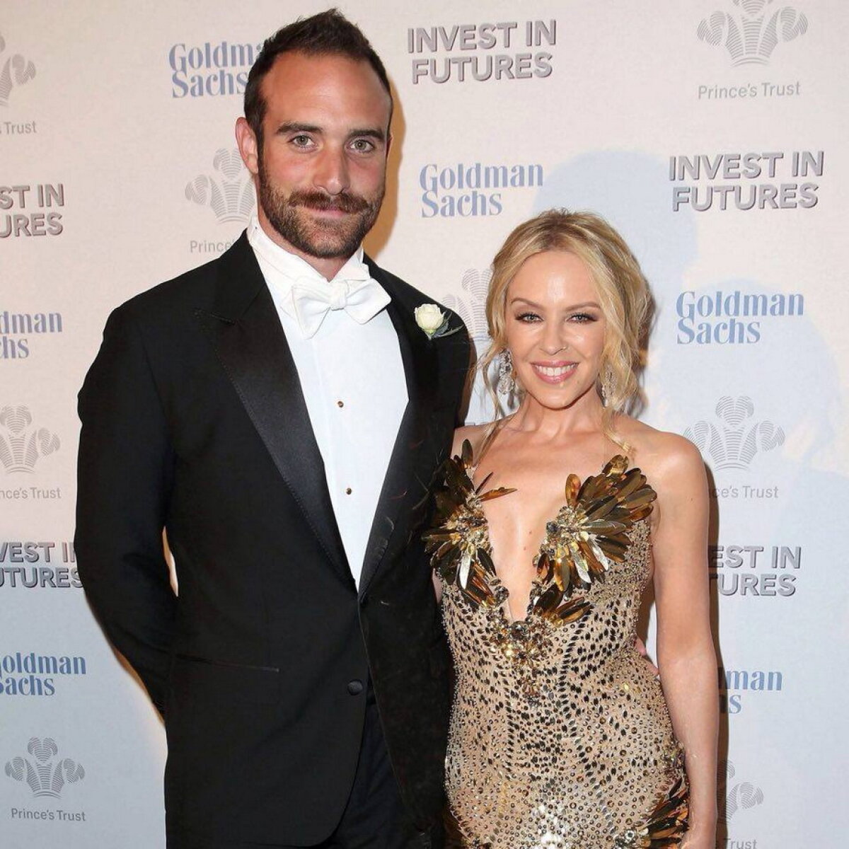 FOTO Kylie Minogue se căsătoreşte cu un bărbat cu 19 ani mai tânăr!