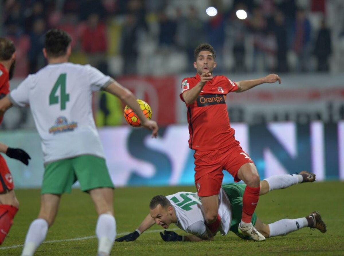 FOTO + VIDEO Dinamo - Concordia Chiajna 4-0 » Bombe de la Essombe! "Câinii" îi sfâșie pe ilfoveni și așteaptă derby-ul cu Astra 