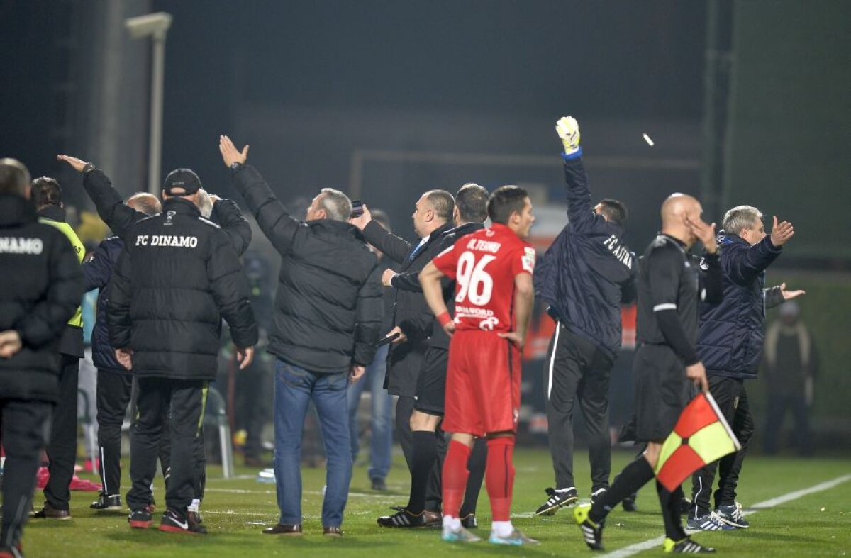 FOTO + VIDEO Haos la Giurgiu! Șumudică a simulat o lovitură la cap, galeria "câinilor" a explodat: scandări rasiste și nervi întinși la maximum