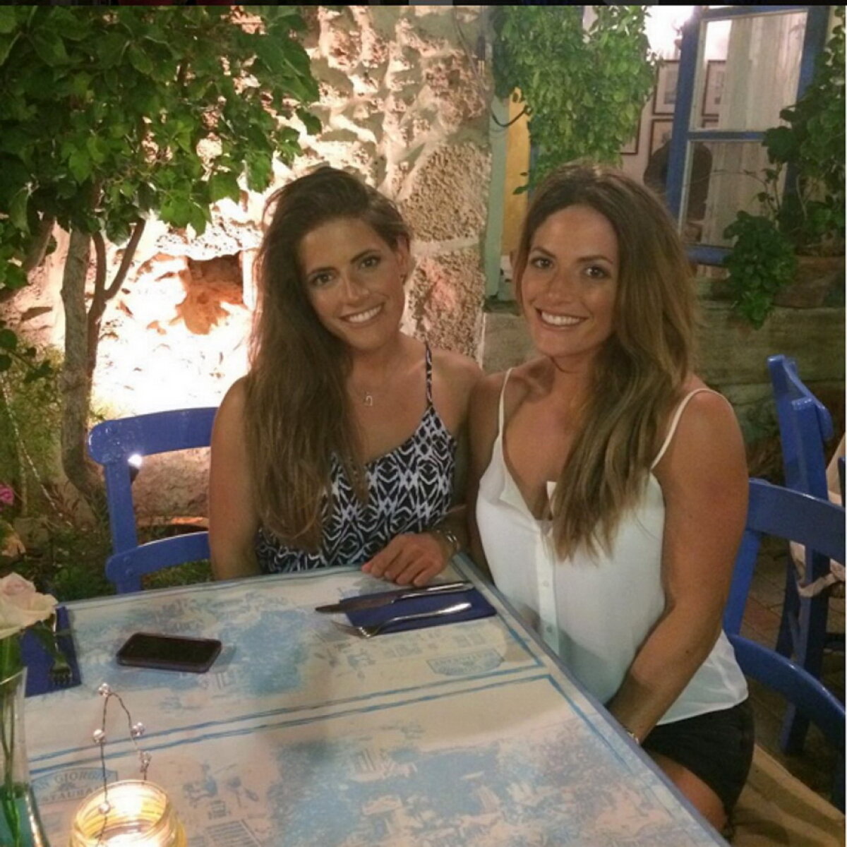 FOTO » Două surori gemene fac ravagii pe internet! Sunt culturiste și hot, hot, hot!