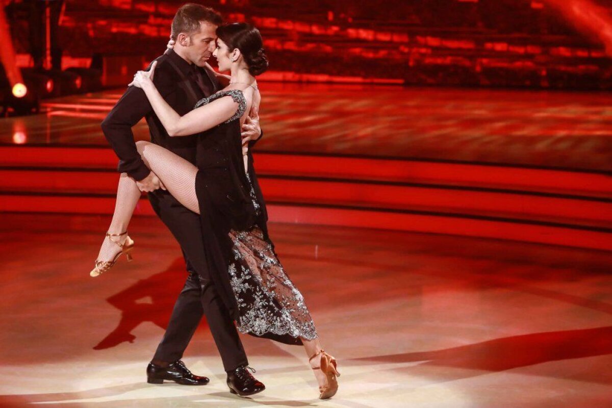 FOTO Del Piero "dansează cu stelele" » Fostul star al lui Juve e una dintre vedetele unui supershow din Italia