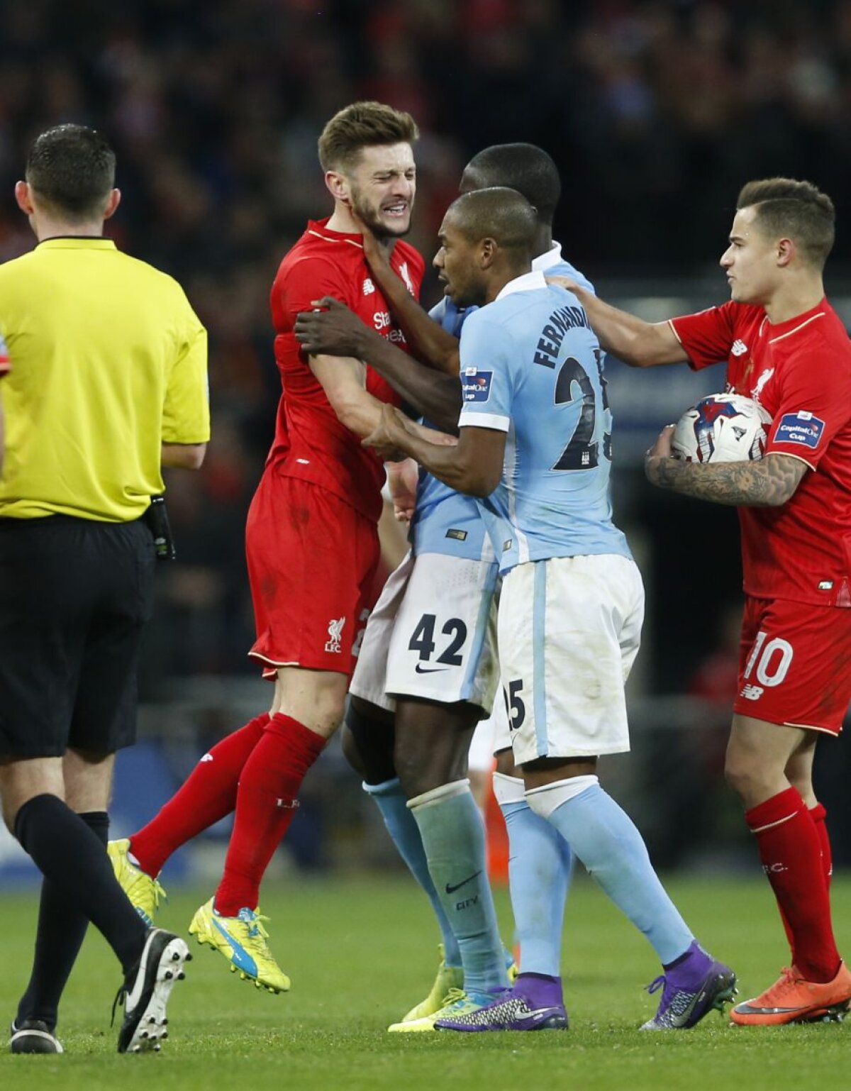 FOTO A luat ”cormoranul” de gât » Yaya Toure a fost mai rău ca un luptător de K1 cu Lallana
