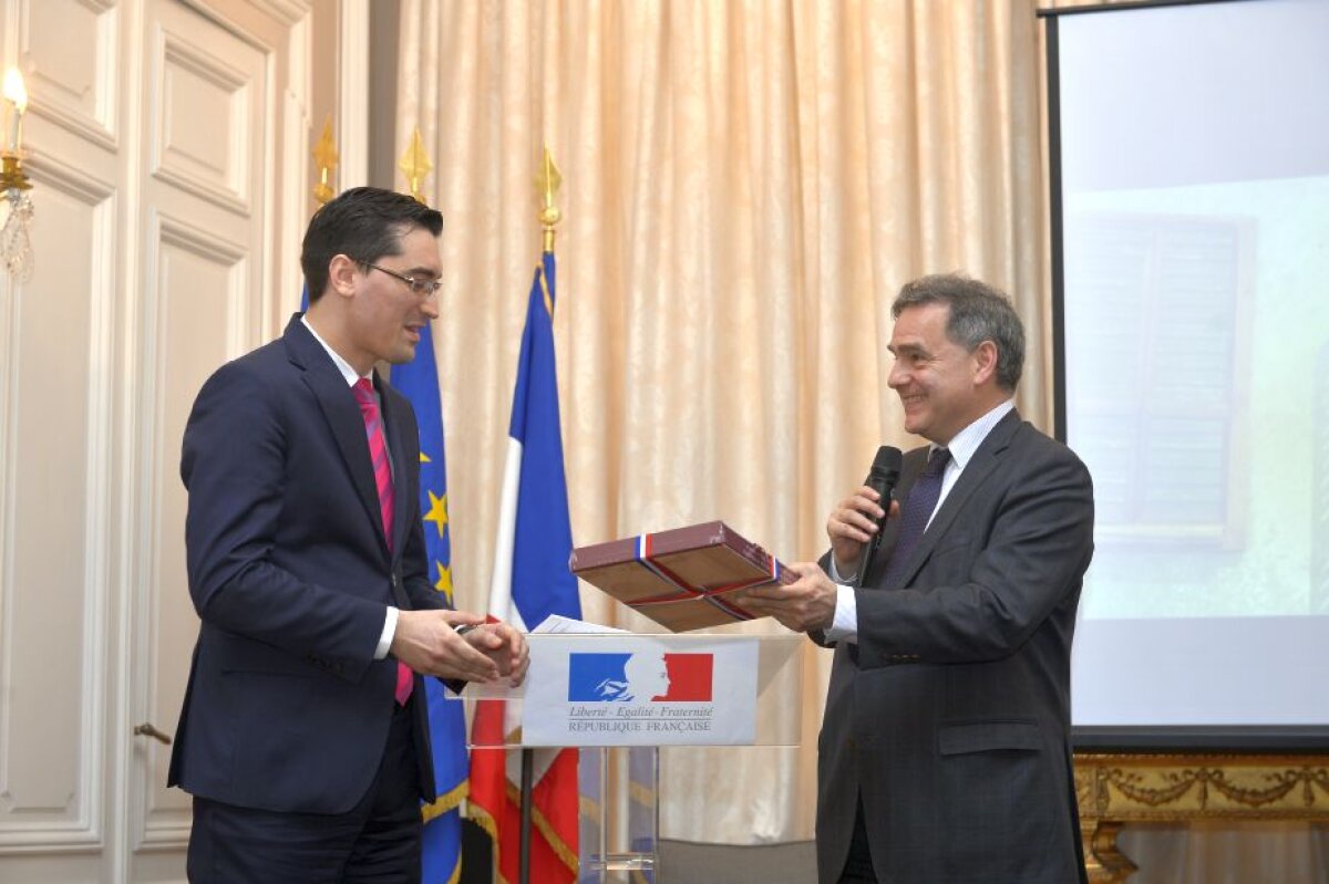 FOTO Așa va arăta tricoul României în primul meci la EURO 2016 » Răzvan Burleanu l-a prezentat