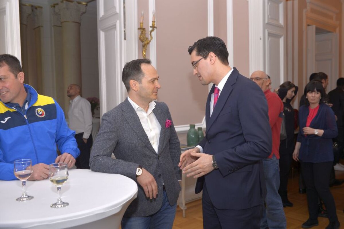 FOTO Așa va arăta tricoul României în primul meci la EURO 2016 » Răzvan Burleanu l-a prezentat