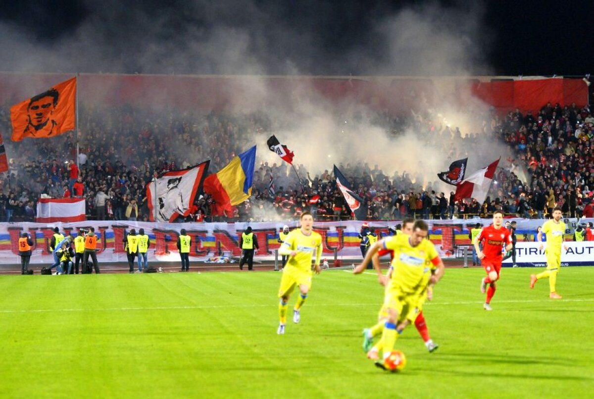 FOTO Atmosferă superbă creată de suporterii dinamoviști » Galeria Stelei lipsește și azi