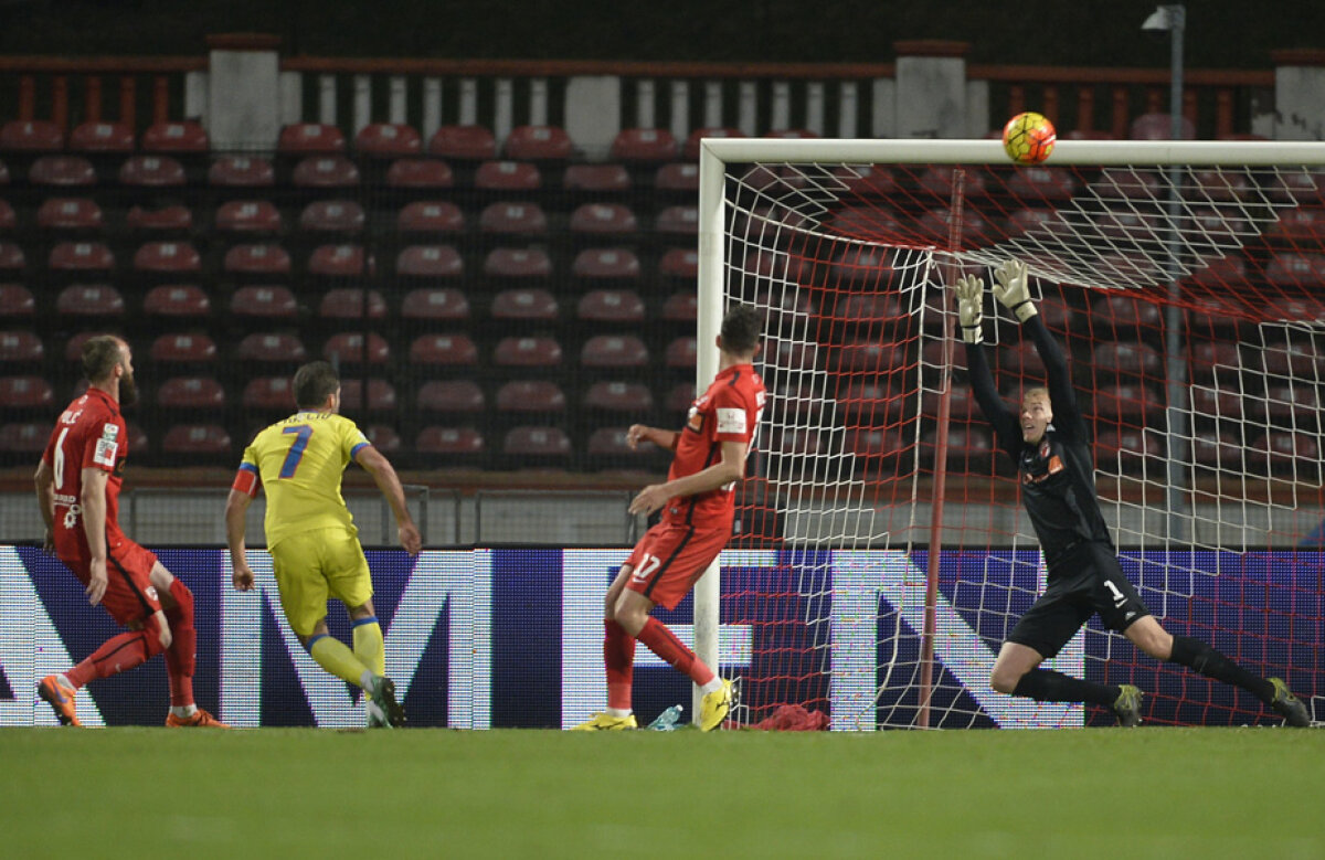 VIDEO Cronică de Cristian Geambașu: Era degetală a fotbalului » Rezervele lui Reghe au fost mai periculoase decât bizonii lui Rednic, scor 0-0